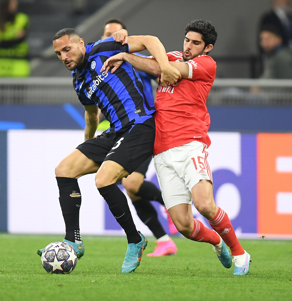 津媒谈国足选帅：本土“少壮派”教练的优势不容忽视（津媒：国足选帅应重视本土新生代教练的优势）