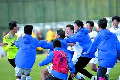 阿斯：塞维利亚冬窗想补强锋线，有意多特前锋法比奥-席尔瓦（阿斯：塞维利亚计划冬窗补强锋线，瞄准多特前锋法比奥-席尔瓦）