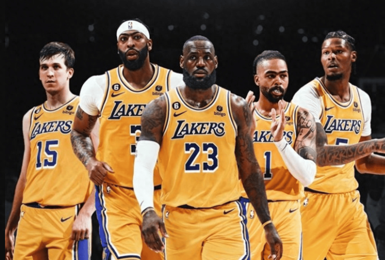 伤愈归来！阿方索·戴维斯时隔262天后重回拜仁大名单（阔别262天，阿方索·戴维斯复出重返拜仁大名单）