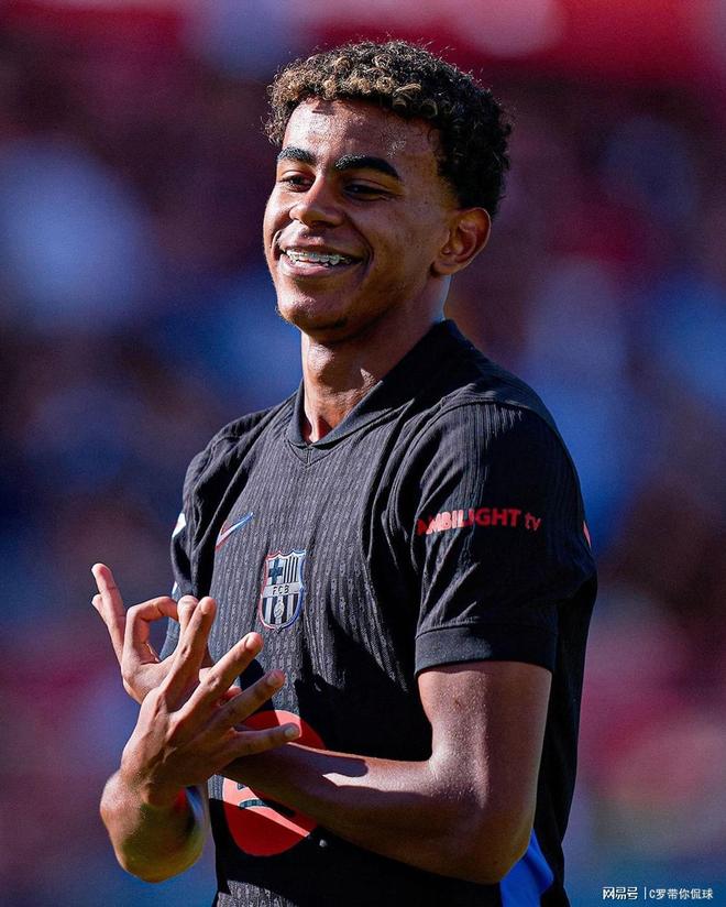 梅西亮相引发全球关注（梅西亮相掀起全球热议）