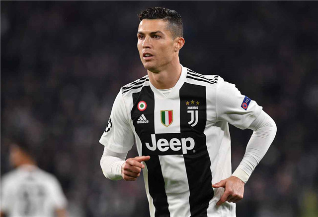 世纪级对决，两大球王又碰头（巅峰对决：两大球王再度相逢）