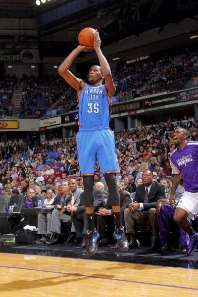 记者：明天青岛西海岸代理主帅毛雷尔携里切利参加赛前发布会（明日青岛西海岸代理主帅毛雷尔将与里切利出席赛前发布会）