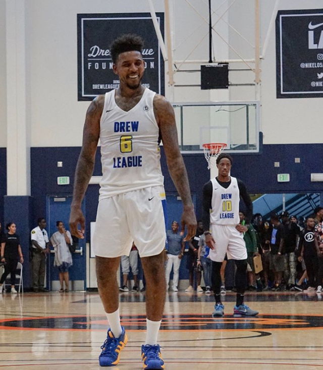 辽宁男篮王哲林关键得分带队胜（王哲林砍下关键分助辽宁男篮取胜）