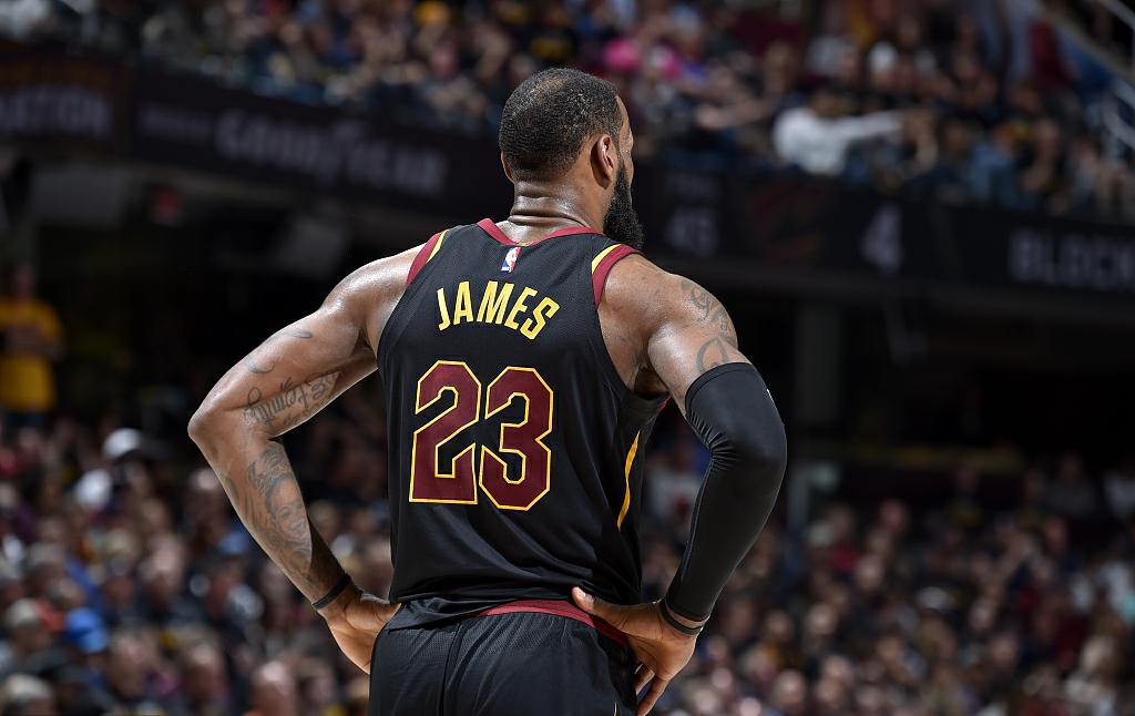 阿齐兹：太早丢球让局面困难，感谢远征球迷下雨还支持我们（阿齐兹：早早失球令比赛被动，感谢冒雨远征支持的球迷）