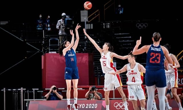 美记：库明加与科尔关系依旧糟糕，他认为自己的成长被限制了（美记者：库明加与科尔关系仍紧张 自认成长受限）