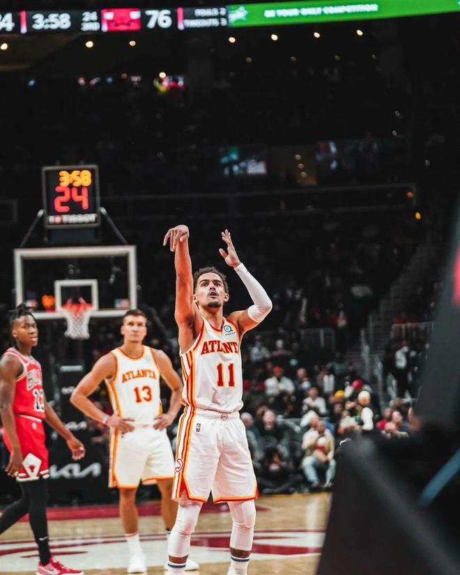 后腰全场传球成功率达 92%，表现全面（后腰传球成功率高达92%，攻防俱佳）