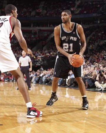 NBA每日最佳：里夫斯44分11助攻，八村塁&VJ纷纷献绝杀（NBA今日最佳：里夫斯轰下44分11助攻，八村塁与VJ相继献上绝杀）