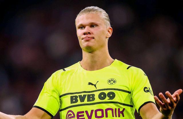 足球报：梅州客家经济困难无法妥善解决，也没总经理主持局面（足球报：梅州客家财务困境未能有效化解，总经理缺位无人主事）